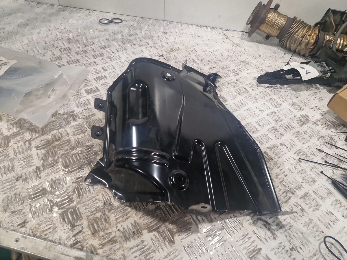 Chevrolet Corvette C8 84665070 - Cache réservoir image 3