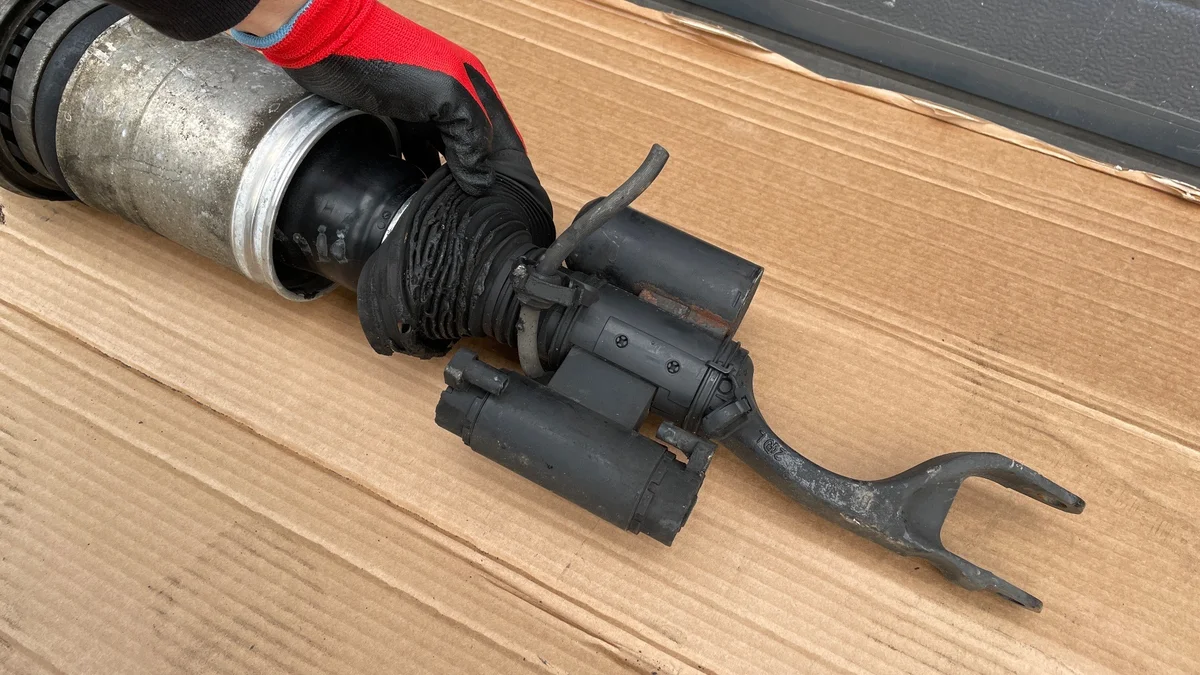 Luftfederbein vorne links Mercedes W213 A2133204700 image 9