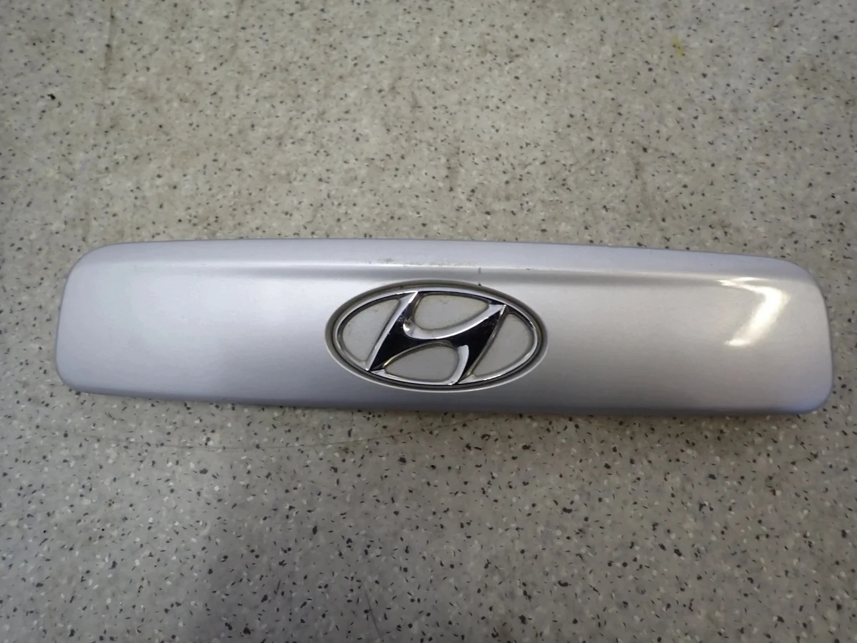 Moldura Portón Hyundai Getz 06-10