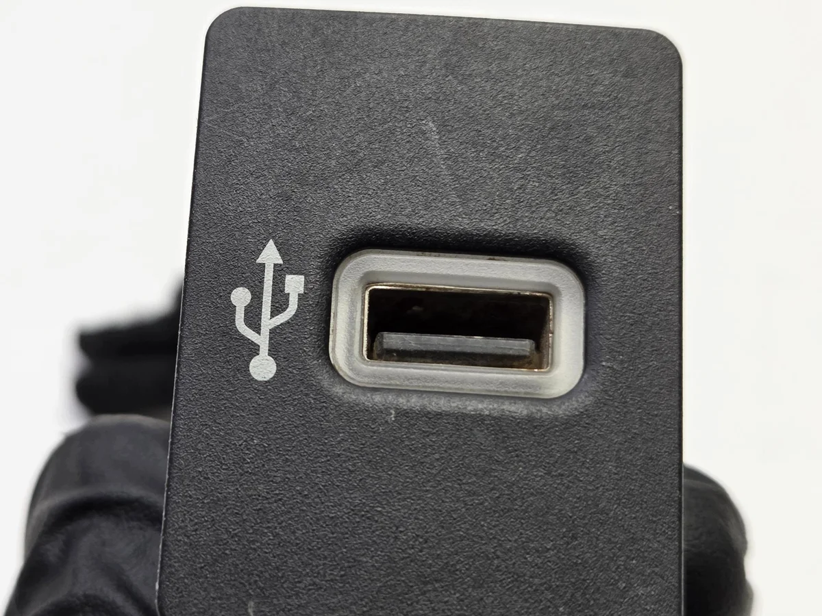 USB-Buchse Ford Mondeo MK5 HS7T-14F014-AE image 8