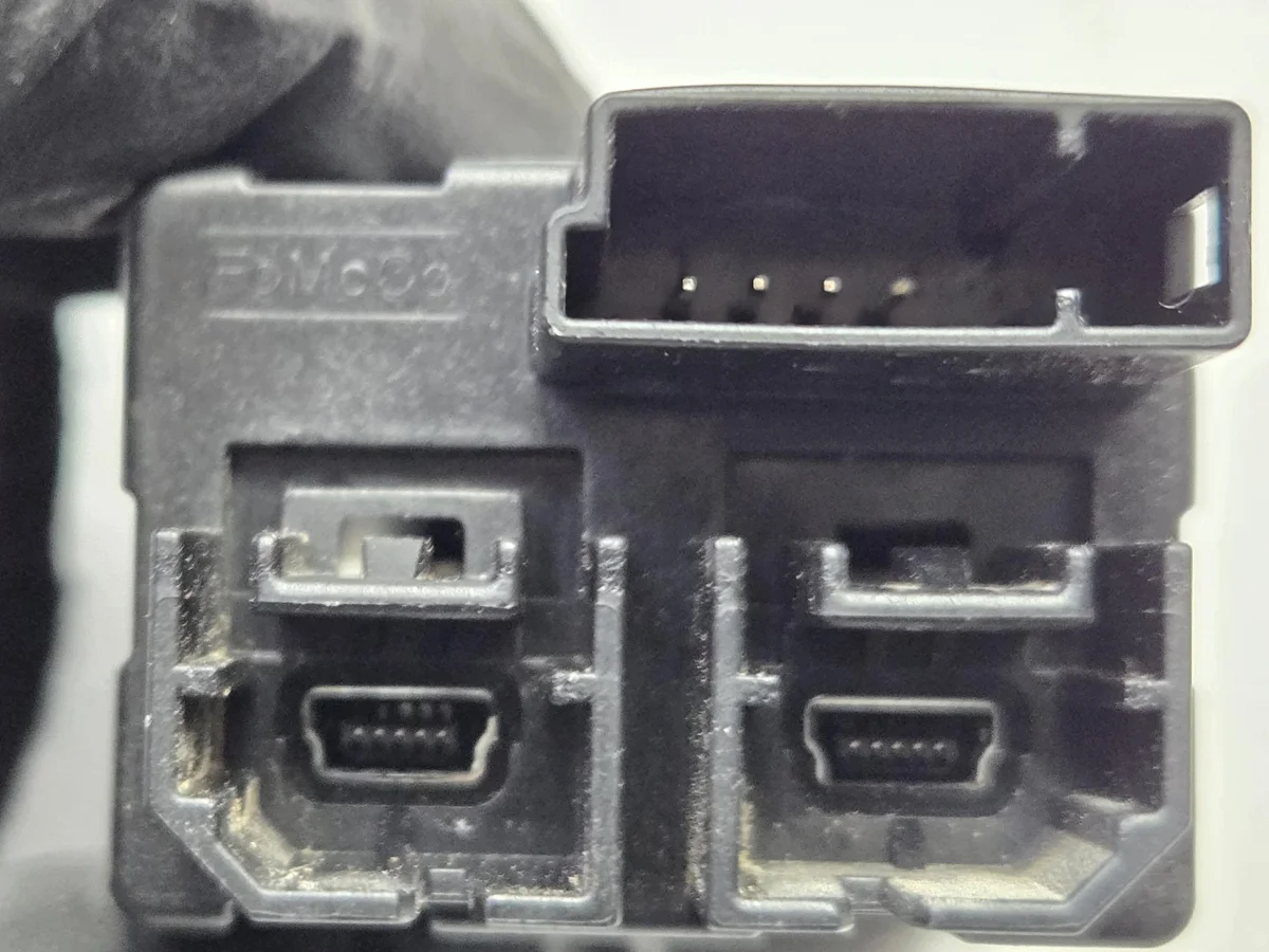 USB-Buchse Ford Mondeo MK5 HS7T-14F014-AE image 10
