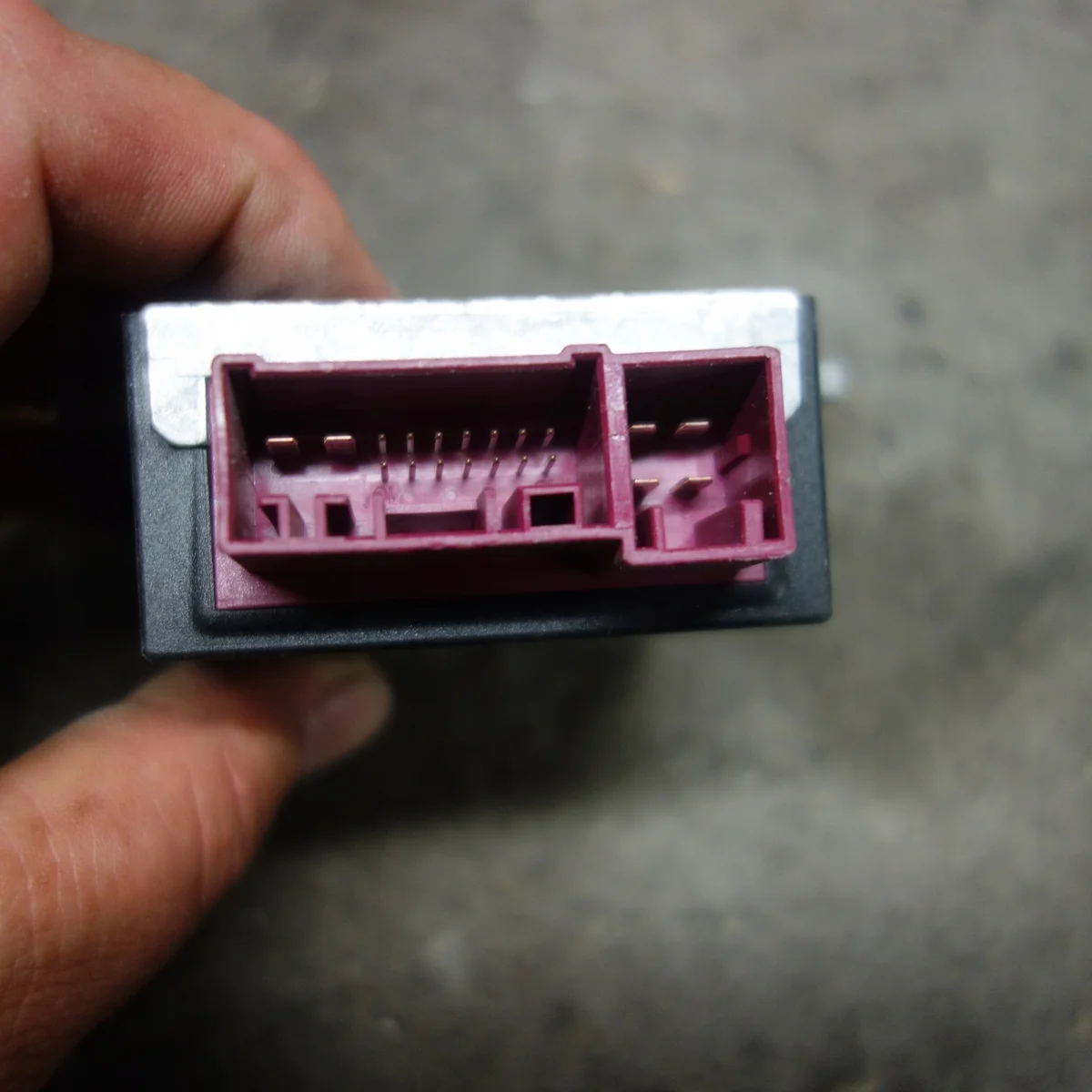 Calculateur pompe carburant BMW 5 E60 1614676381102 thumbnail 1