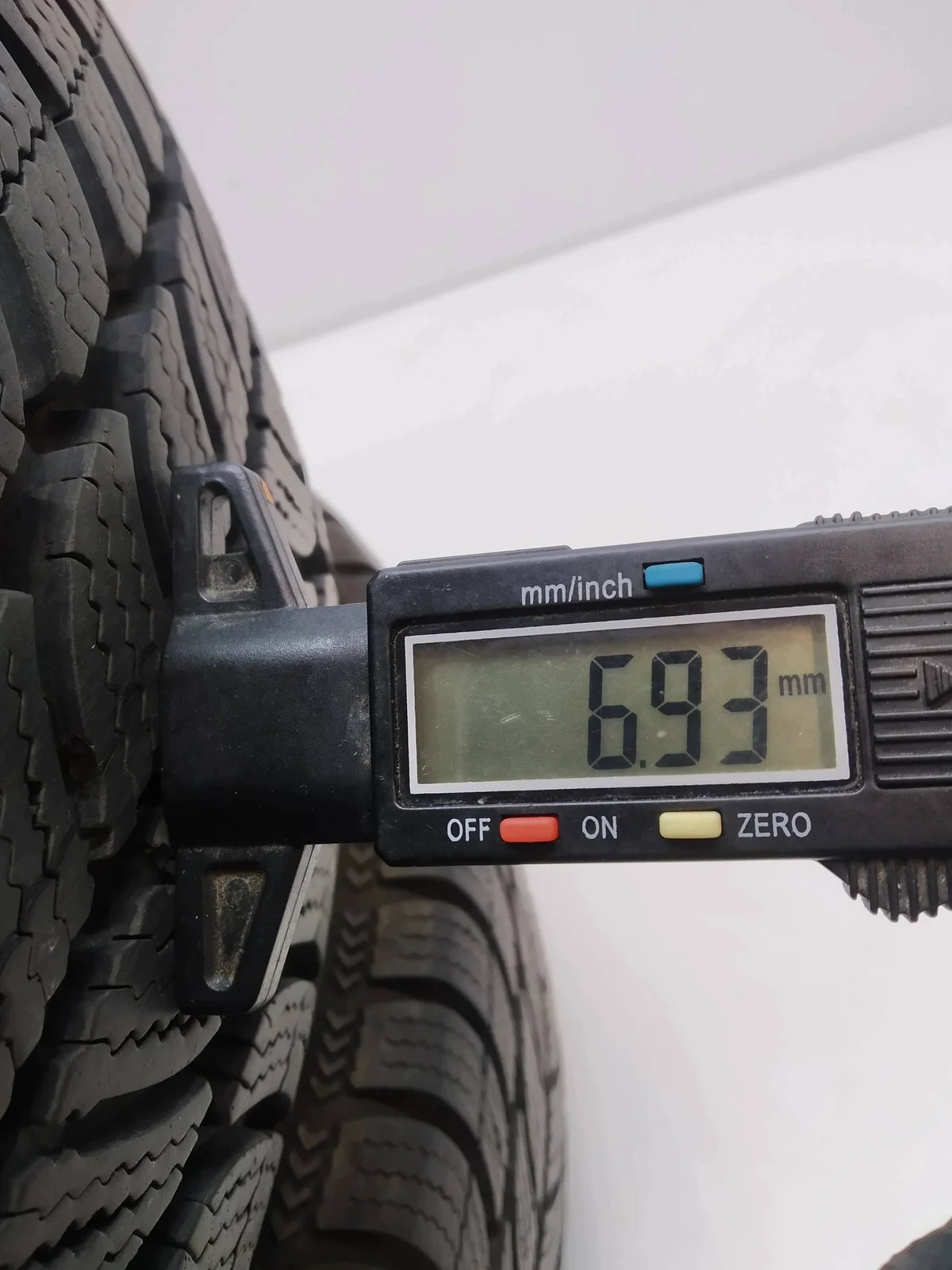 2x Neumático Invierno Debica Frigo 175/65R14 Usado image 9
