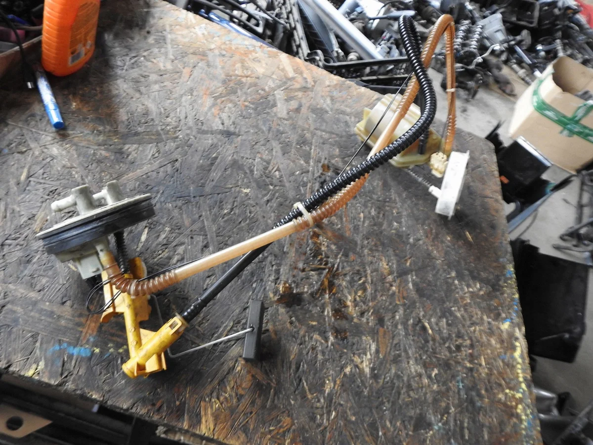 Bränslepumpsflottör A2034700141 Mercedes W203