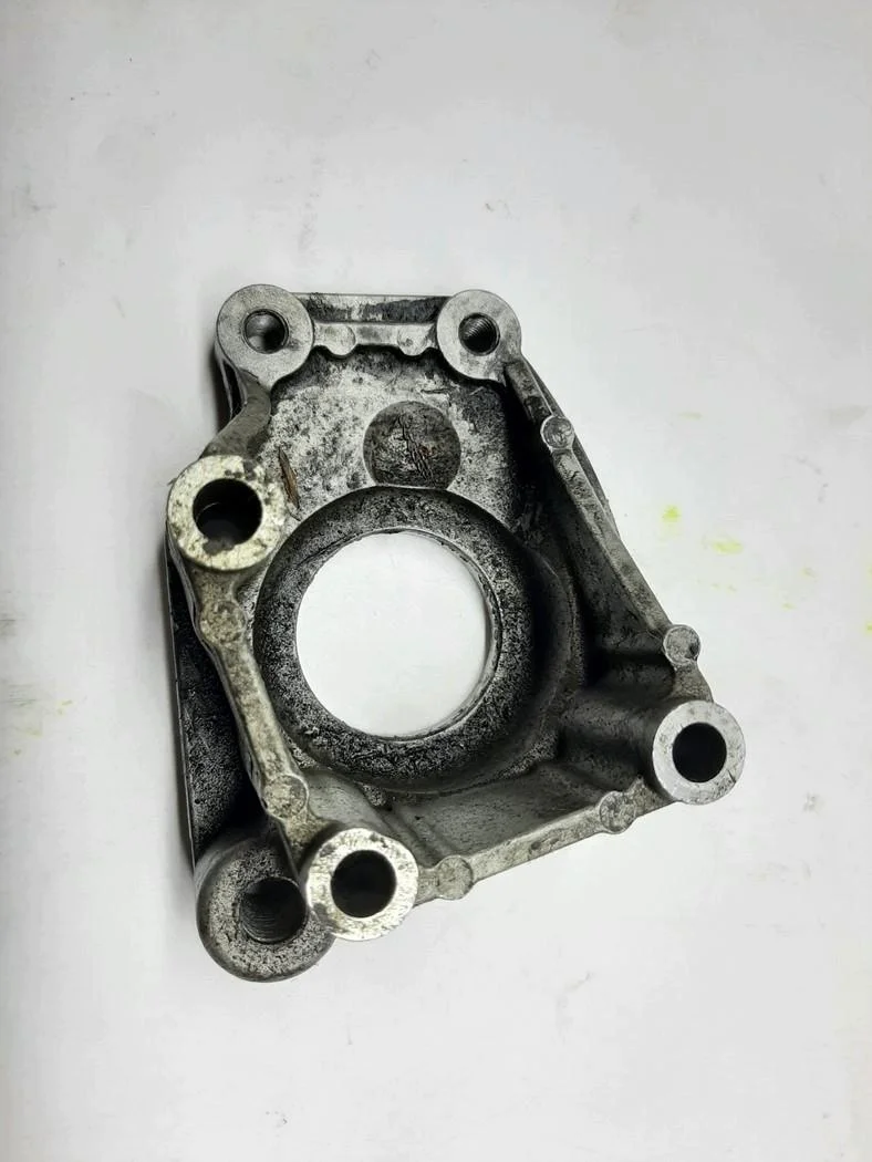 Audi A6 C6 Halter Servolenkungspumpe 4F0145155B image 4