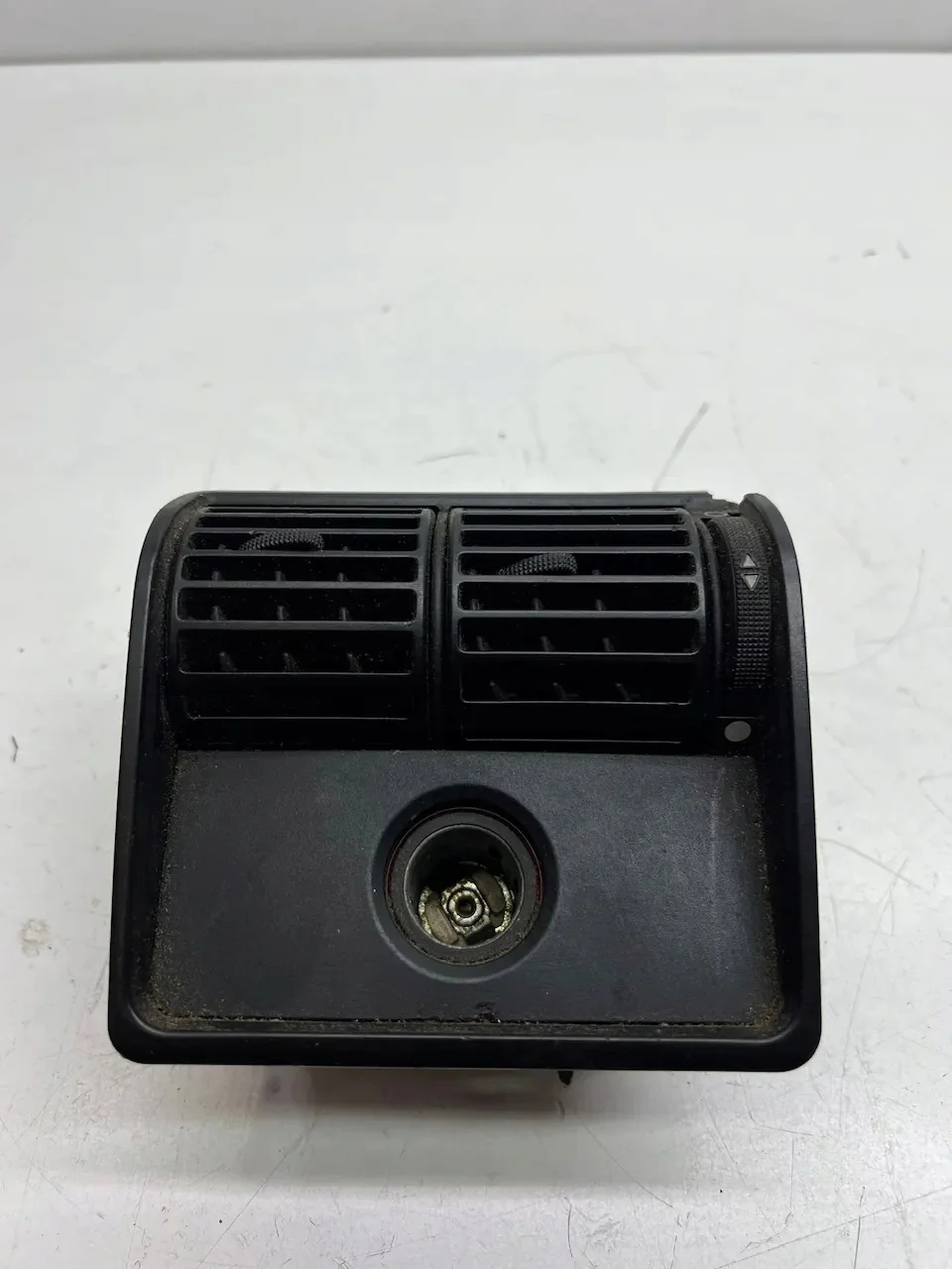 Audi 100 4A0863277 Rejilla ventilación trasera