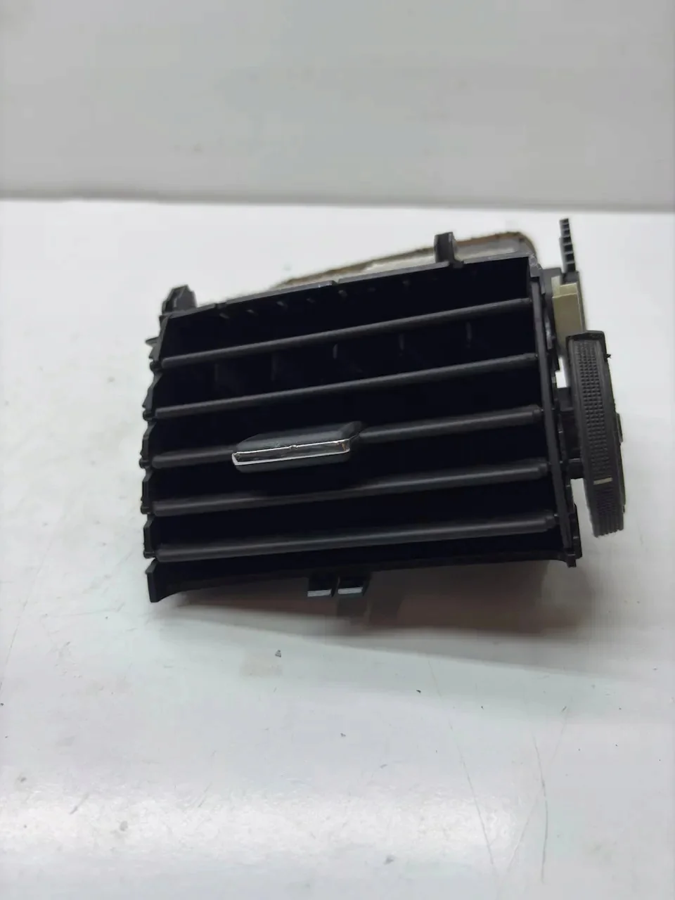 Ilmanotto Toyota Avensis 9880 2010