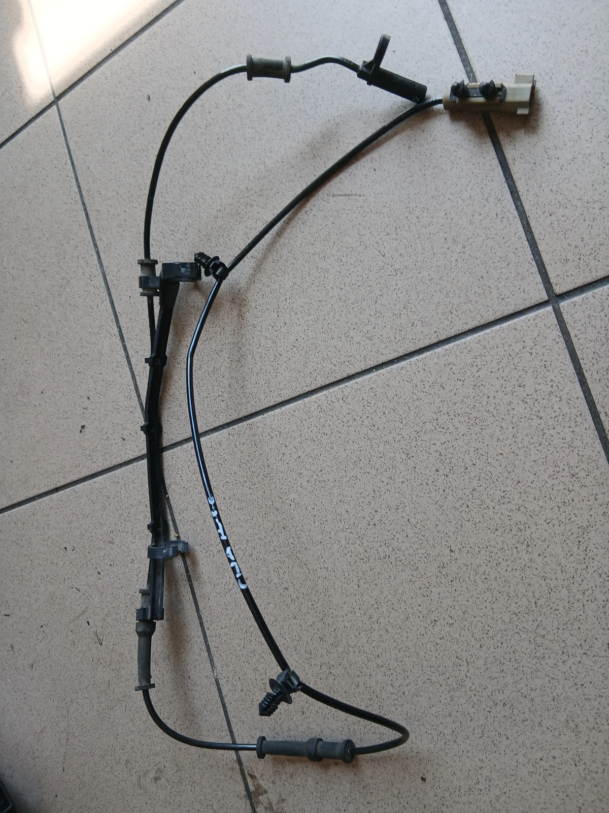 Sensor ABS Traseiro Esquerdo Dodge Charger 04779643AB