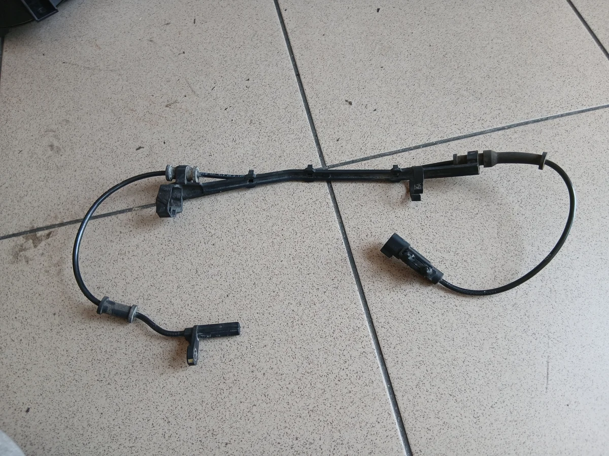 Sensor ABS Traseiro Direito Dodge 04779642AA