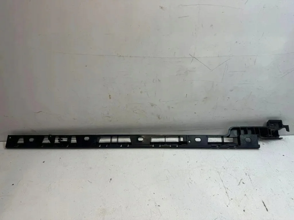 Porsche 95B 9Y0 Sill Mount 95B853558