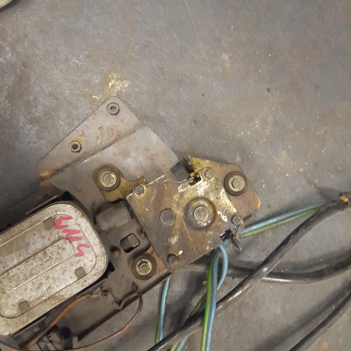 Schiebedach Motor Bosch Mercedes W114 W115 image 3