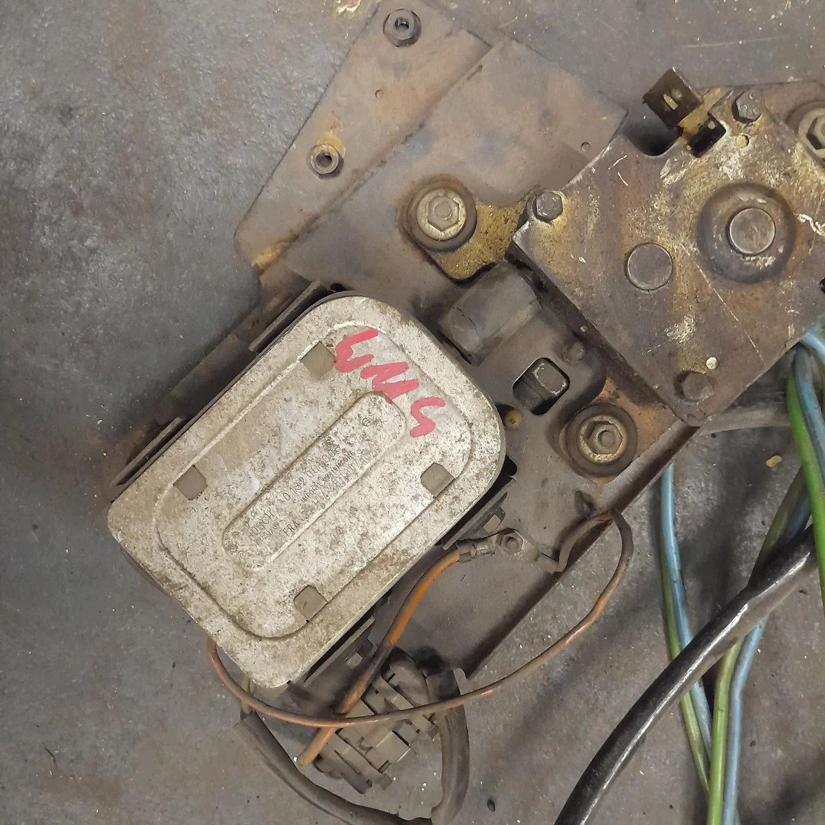 Schiebedach Motor Bosch Mercedes W114 W115 image 5