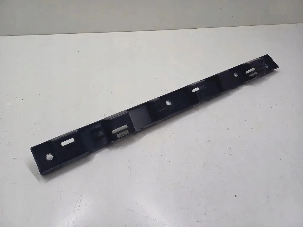 Maserati Levante 670032478 Soporte Umbral Derecho
