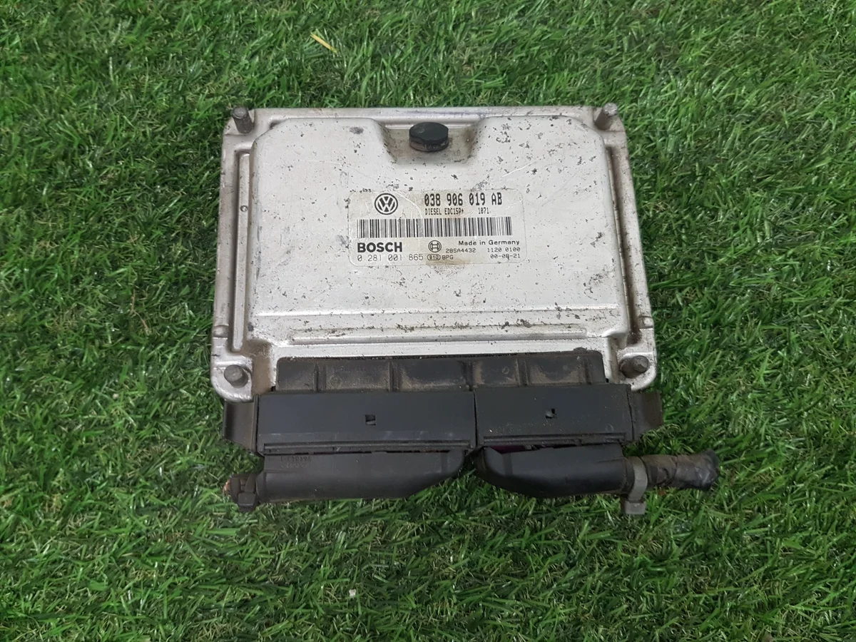 Calculateur moteur SEAT ALHAMBRA 038906019AB