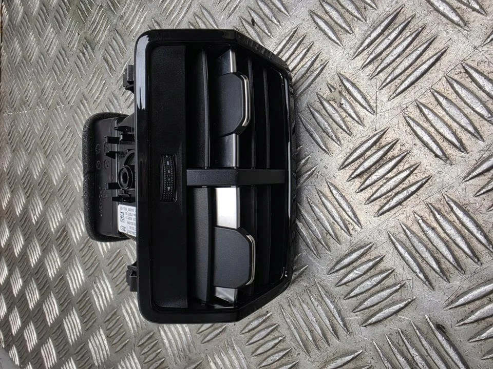 Boquilla de aire 83A819203 Audi Q3 2025
