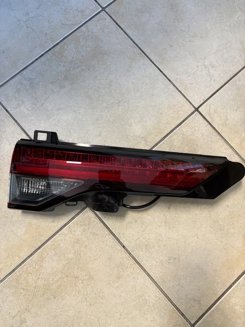 Mitsubishi Outlander 2023 Lampe Arrière Gauche image 3