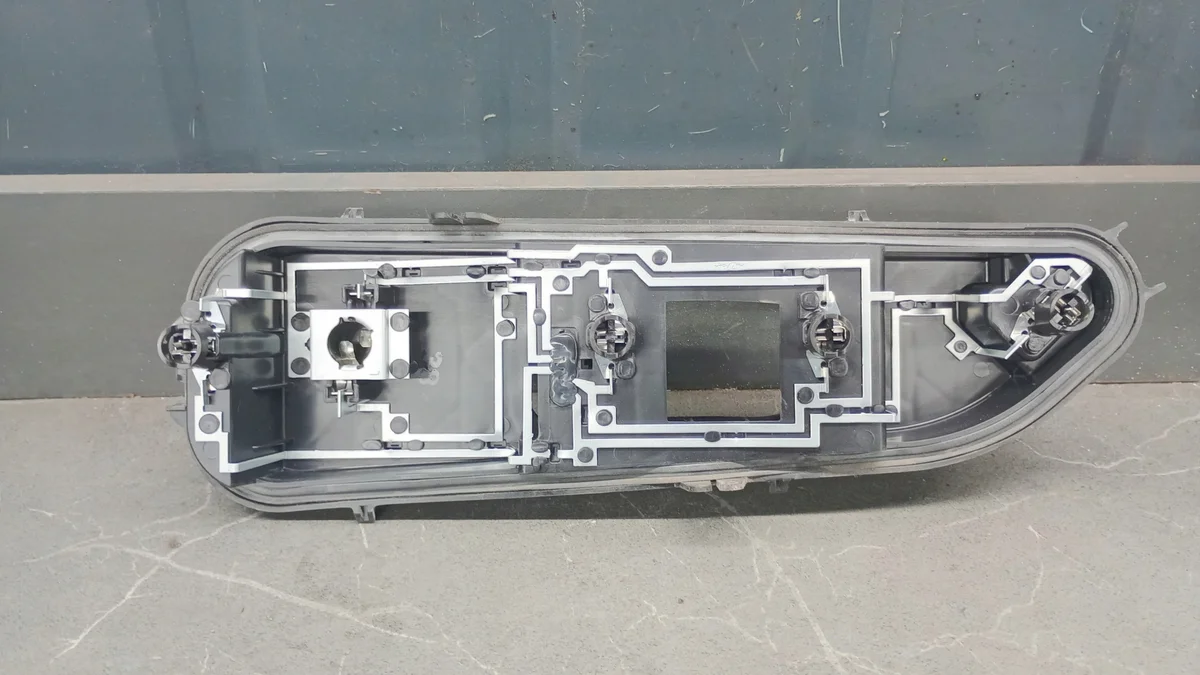 VW UP M42 LUZ TRASEIRA ESQUERDA OEM 00202550