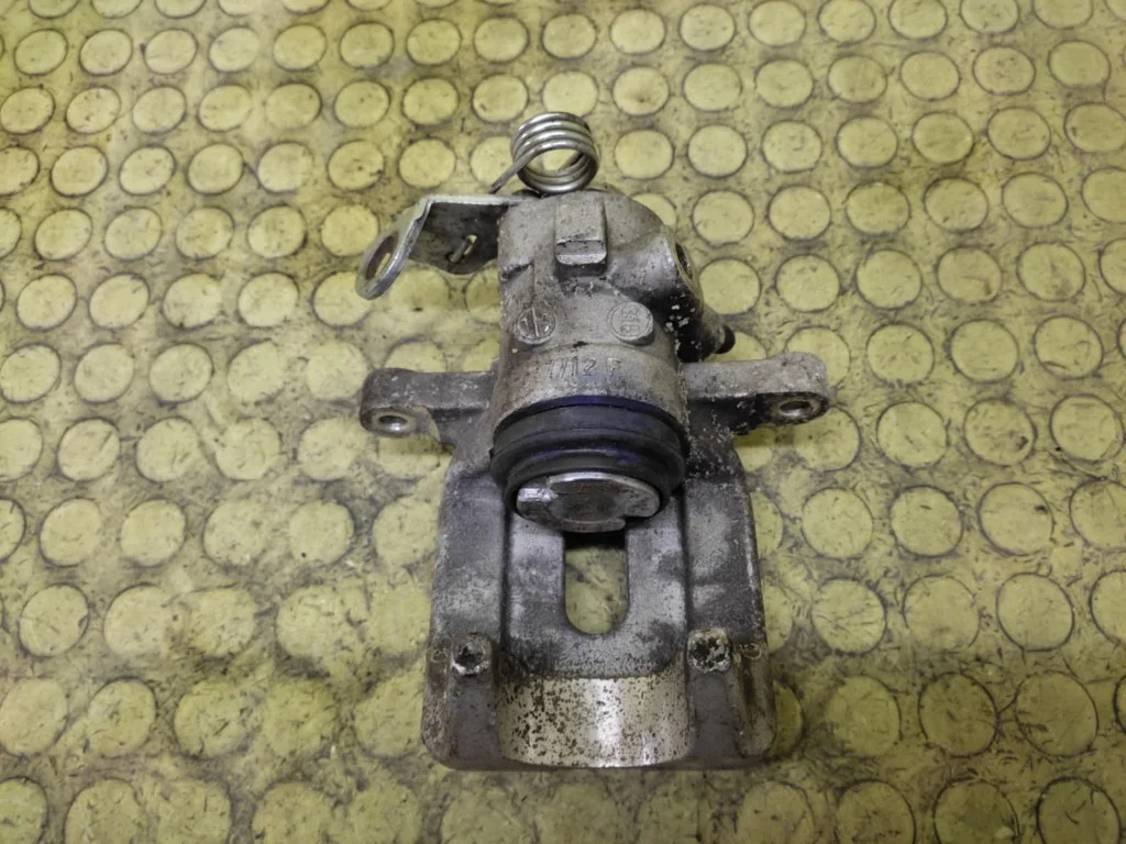 Citroen C4 1.6 HDI Bremssattel links hinten image 4