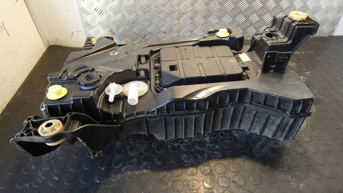 AdBlue Tank Citroen C5 Aircross 9826092180 image 3