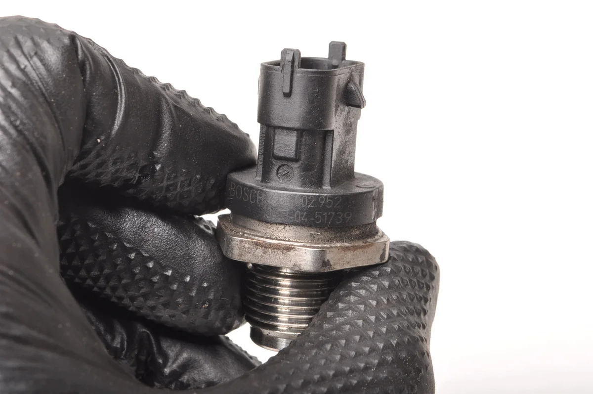 Kraftstoffdrucksensor Volvo V70 S80 XC70 XC90 2.4 D5 0281002952 image 3