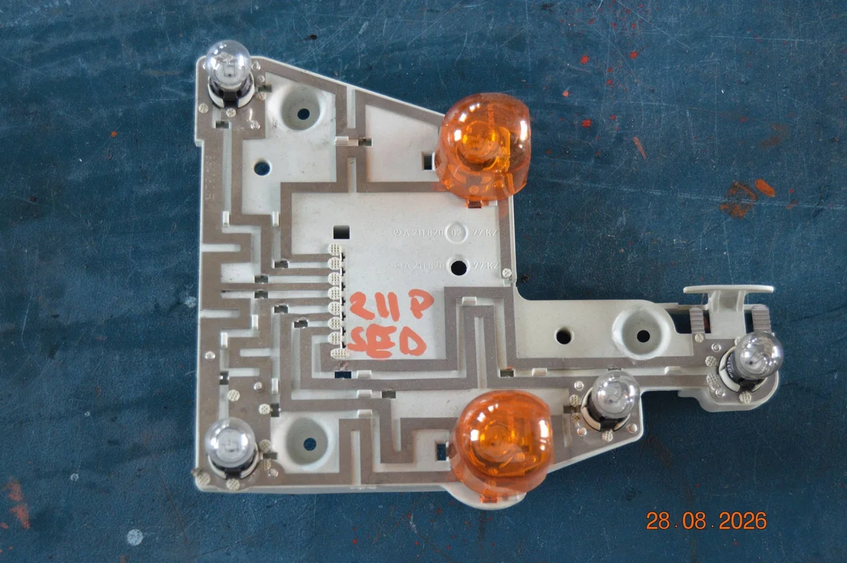 Mercedes E W211 insert feu arrière gauche image 2