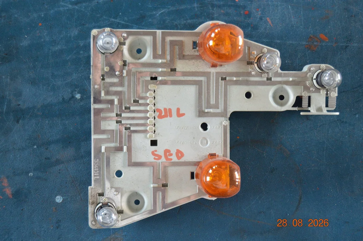 Mercedes E W211 insert feu arrière gauche image 4