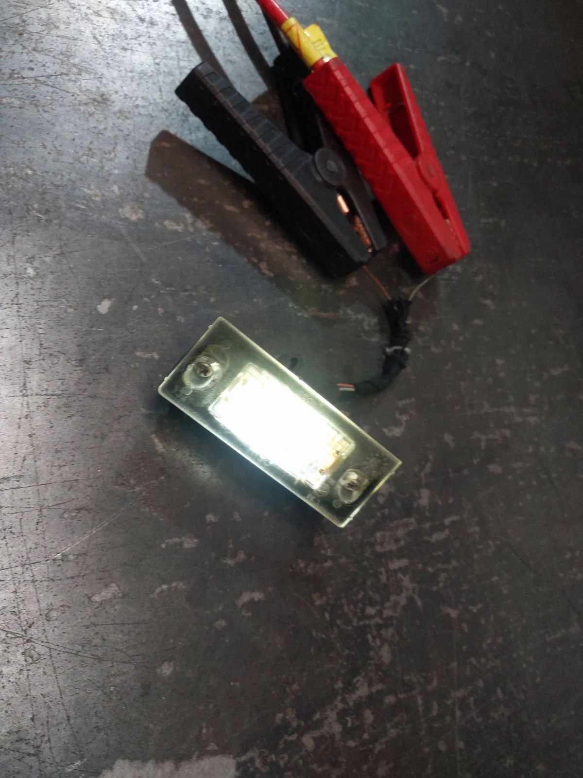 Lampada targa Audi 8D0943021D Usata