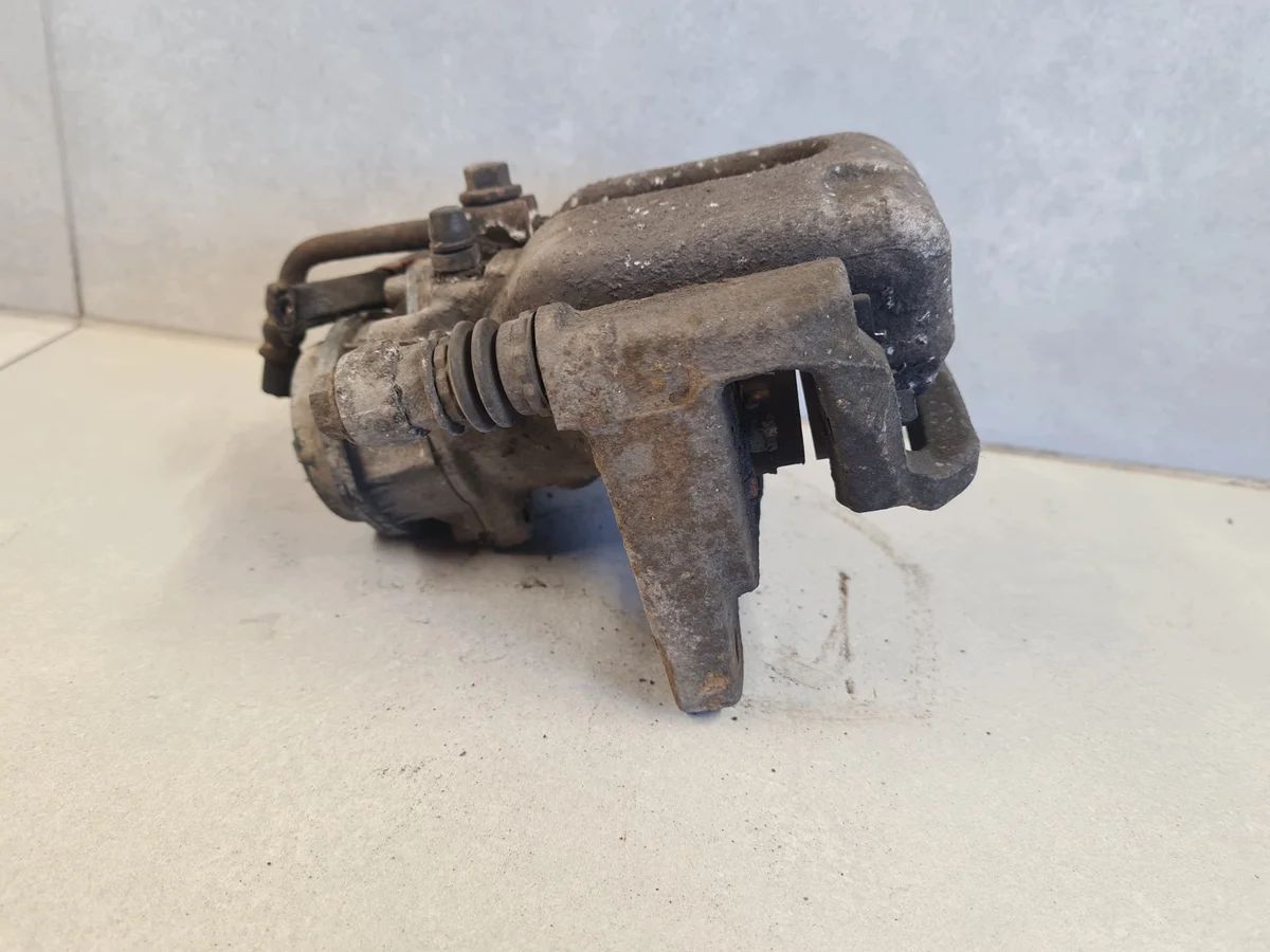 Opel Astra V K Bremssattel hinten links image 5