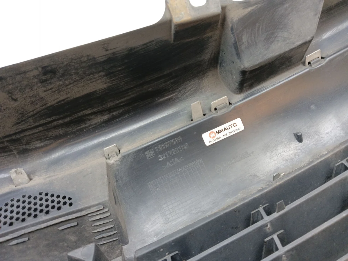 Grille de radiateur Opel Zafira B 13157590 (2005-2008)