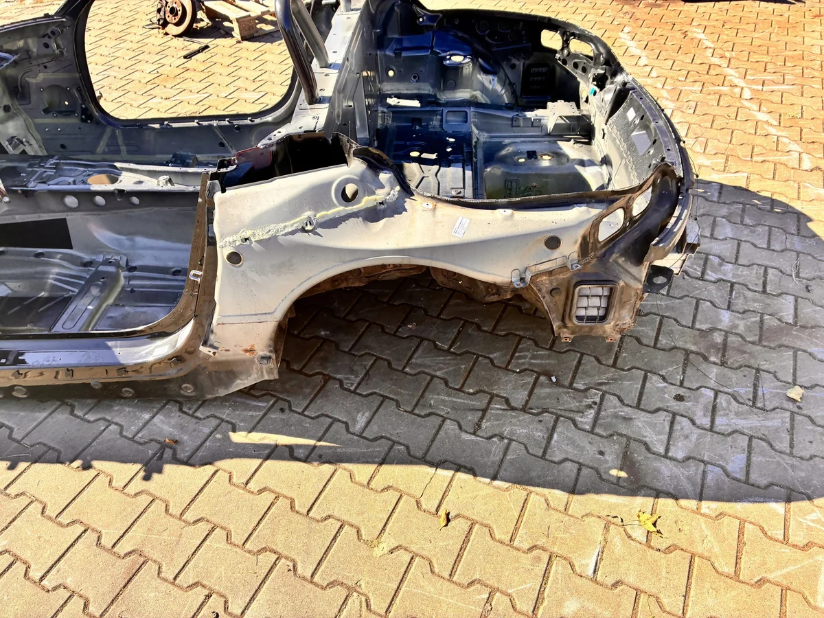 BMW Z4 E89 lokasuoja oikea/vasen takaosa TM37987