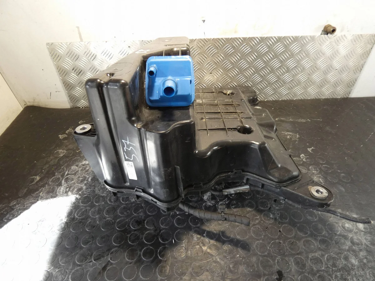 AdBlue tank Audi A5 8W 8W0131878CD
