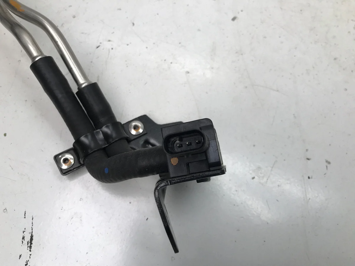 VW Tiguan 2.0 TDI Sensor de presión de gases de escape 05L131552AS image 4