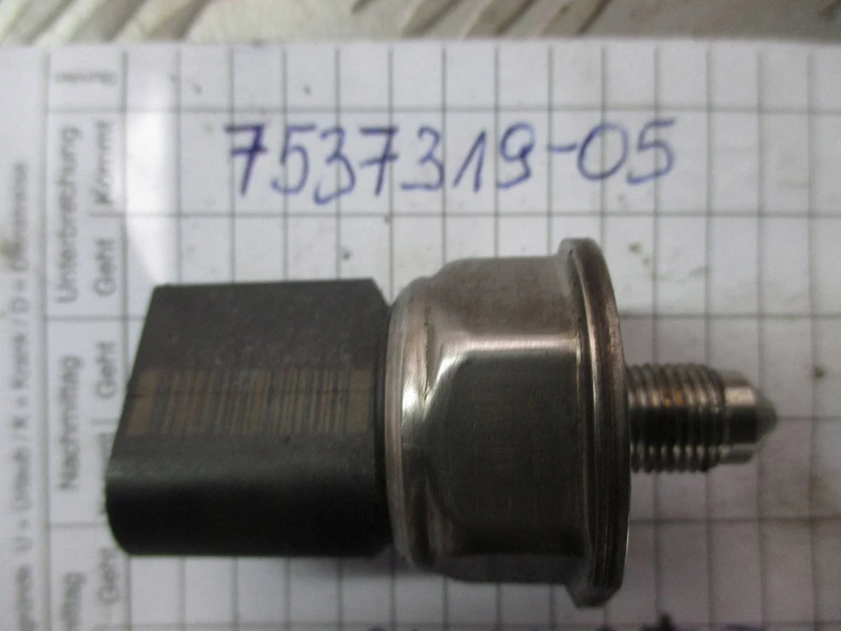 Polttoaineen paineanturi BMW F10 F11 753731905