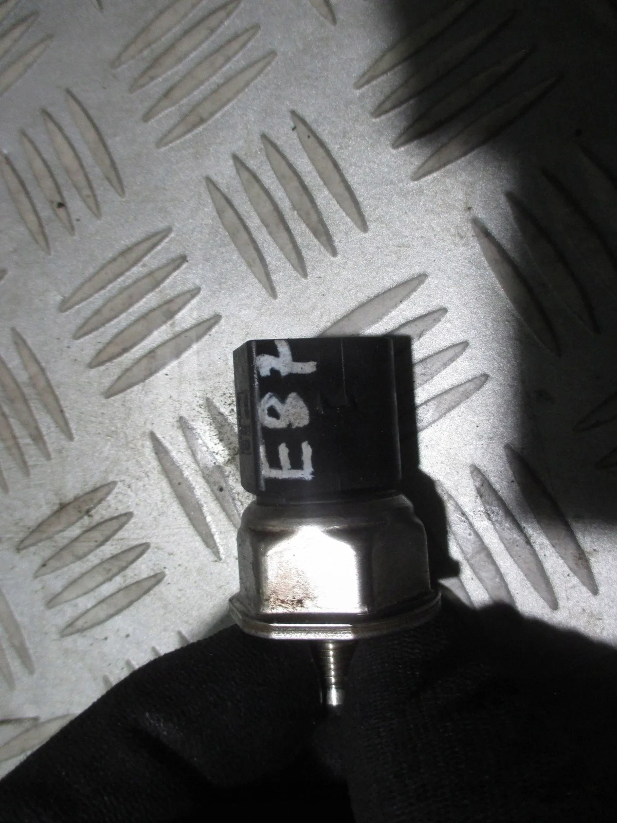 BMW 5 F10 F11 Kraftstoffdrucksensor 753731905 image 3