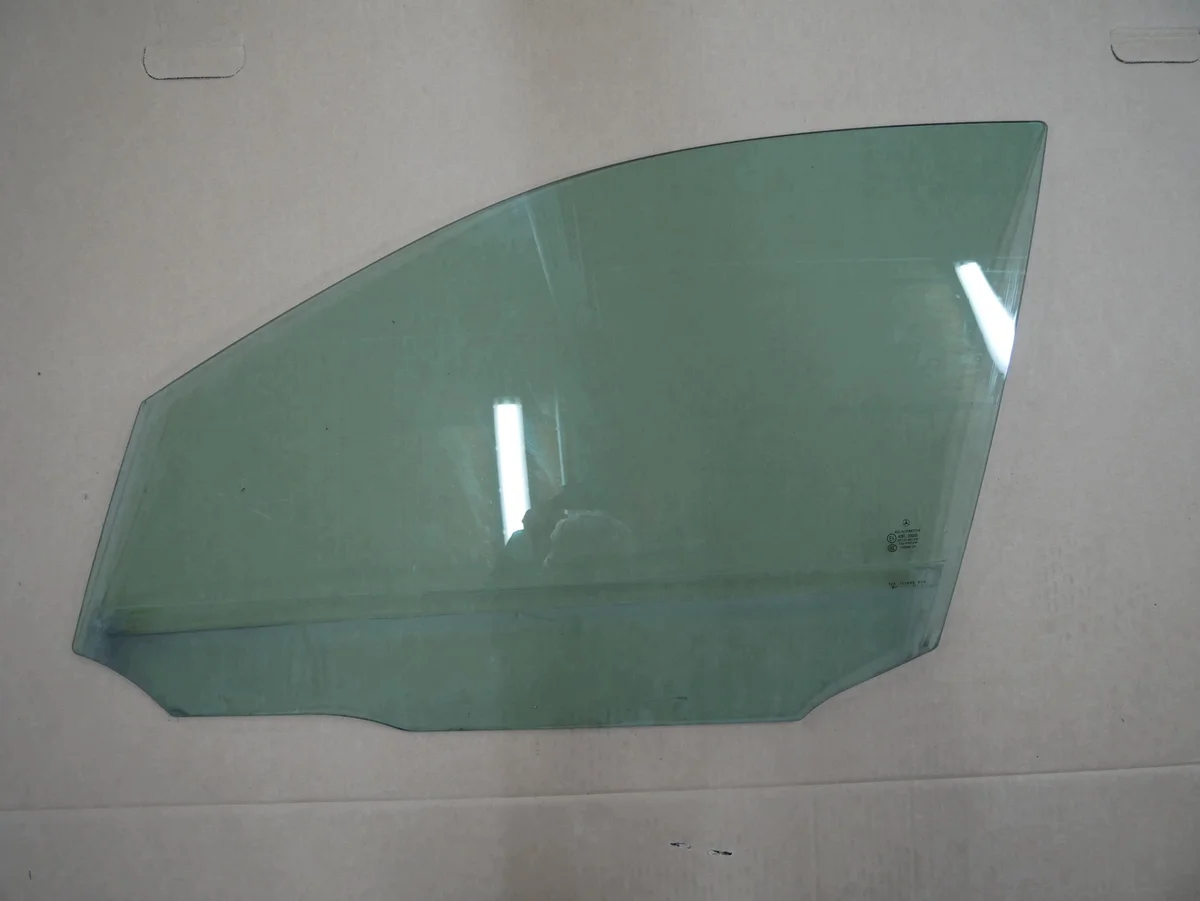Vänster framruta Mercedes W204 A2047251710