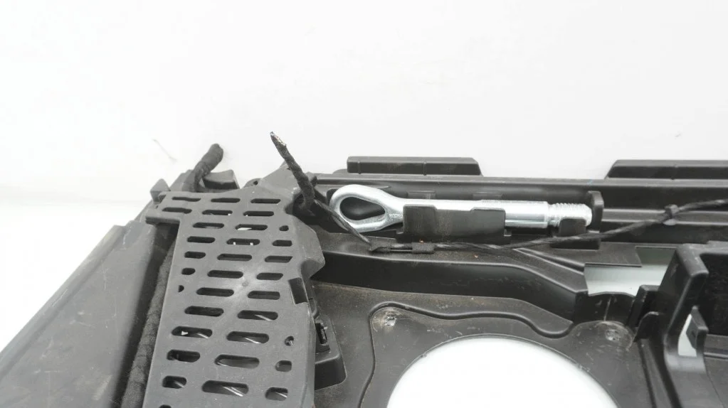 Mercedes GLA Einsatz Kofferraum A1778900000 image 3