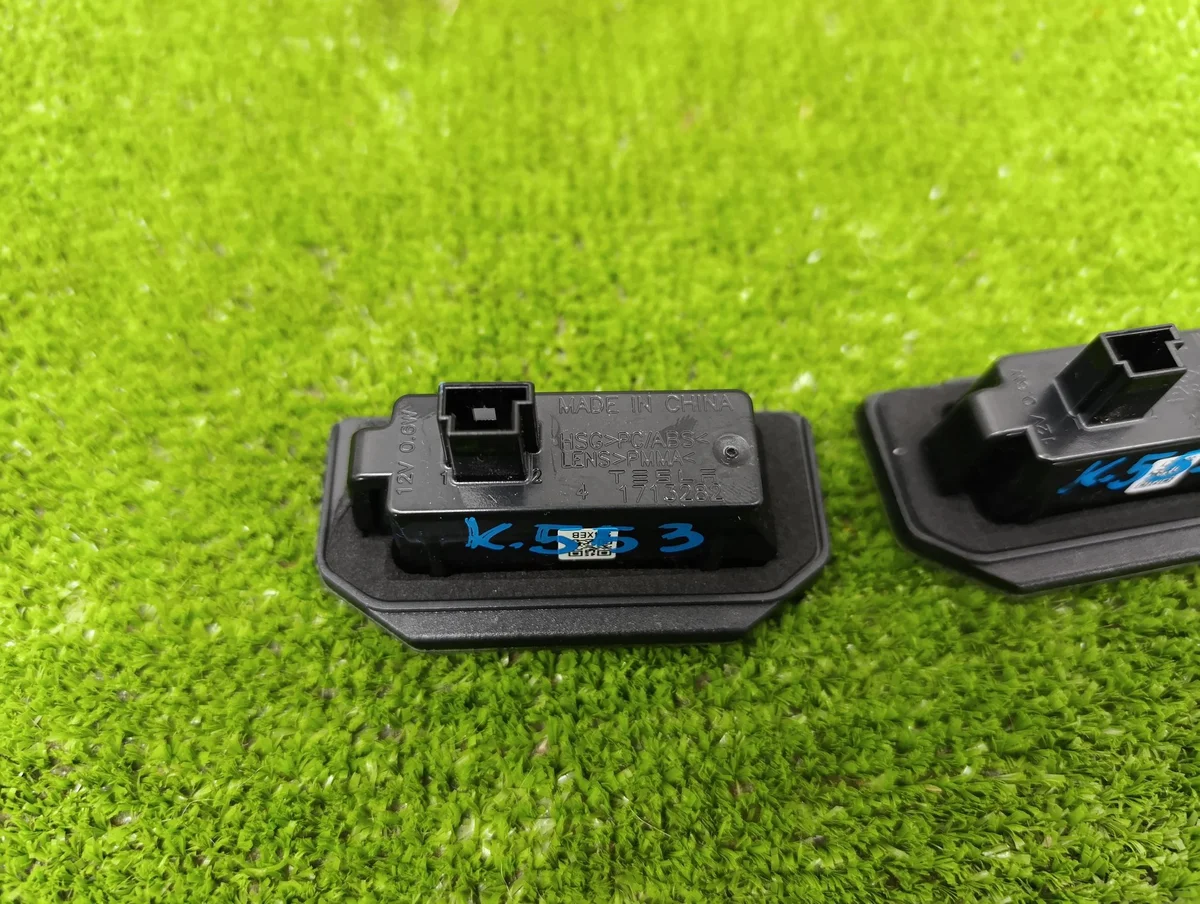 Tesla 3 LED kentekenlampje gebruikt image 4