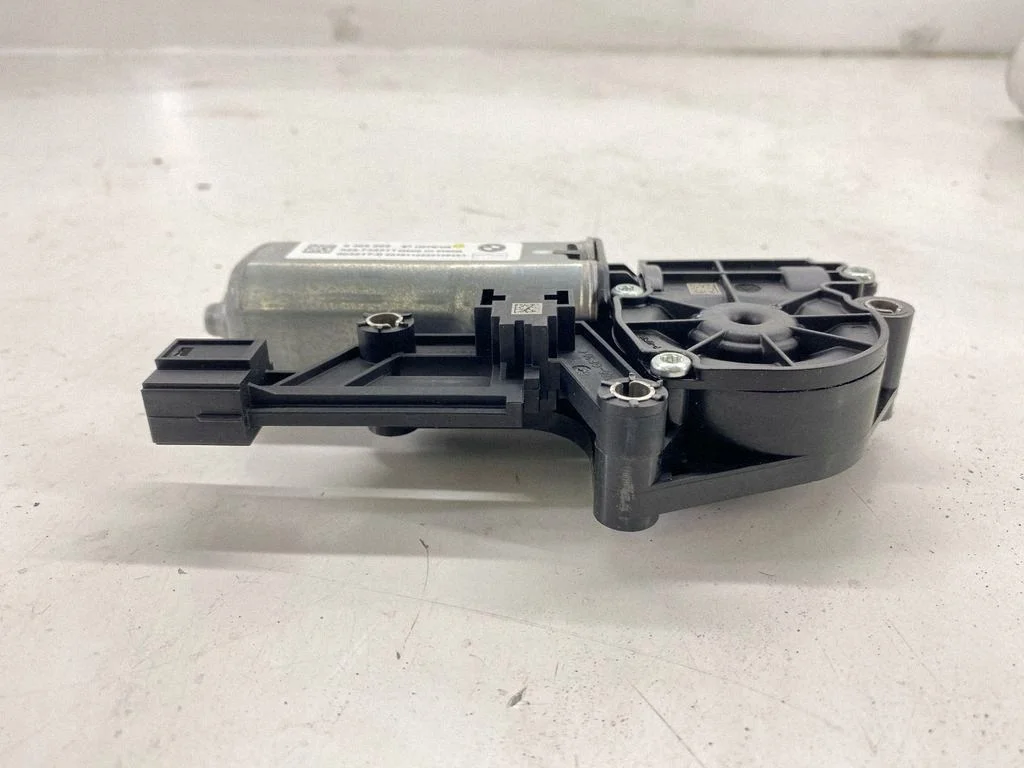 BMW 2 F44 8495205 schuifdak motor image 8