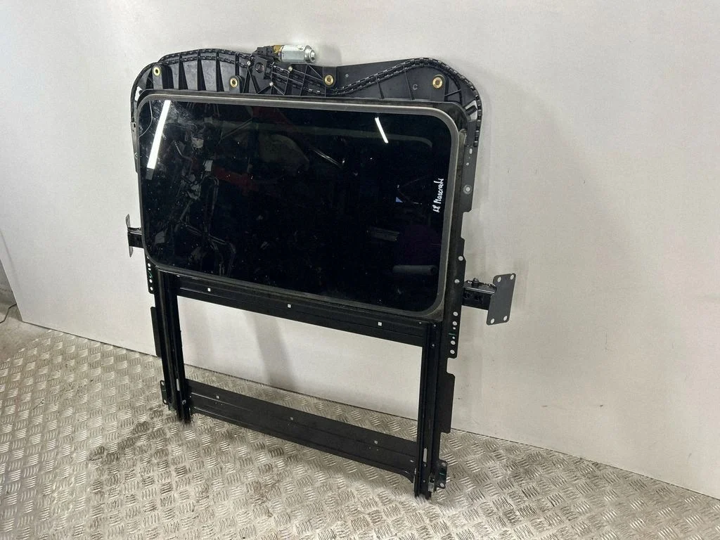 Maserati Ghibli 2014 Szyberdach OEM 06701415940