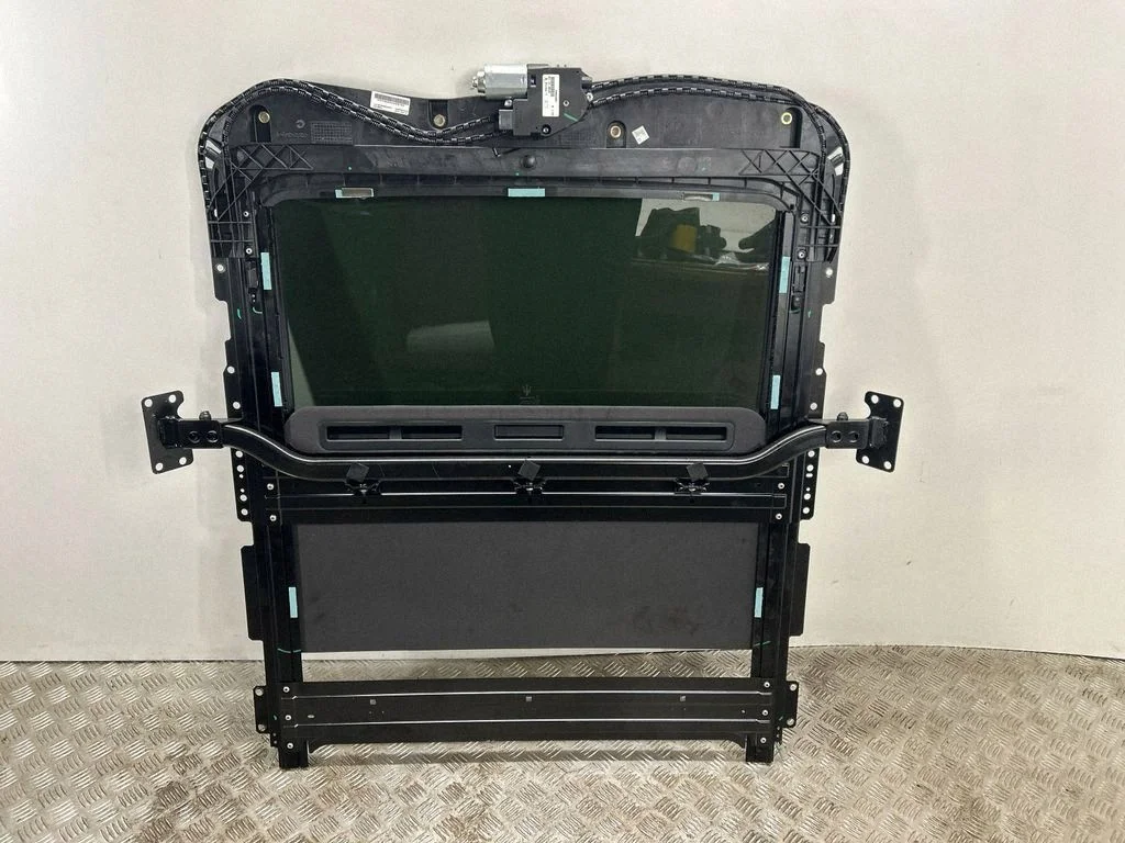 Techo solar Maserati Ghibli 2014 OEM 06701415940 image 4