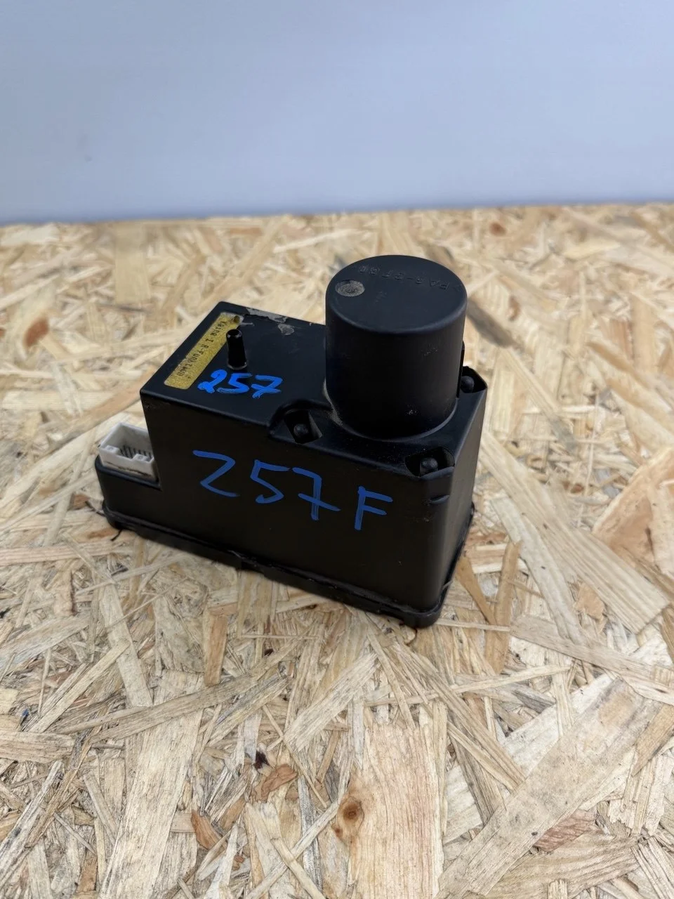 Audi Central Locking Pump 4A0862257F image 3