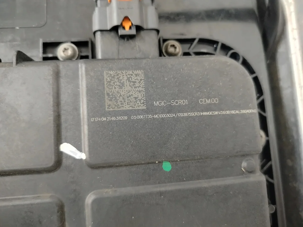 AdBlue Tank Peugeot 9818716680 gebraucht image 5