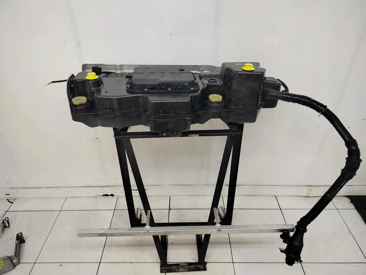 AdBlue Tank Peugeot 9818716680 gebraucht image 8
