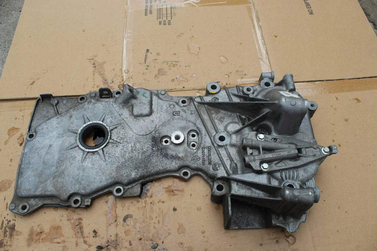 Renault Dacia 0.9TCE Timing Cover OEM 135028725R