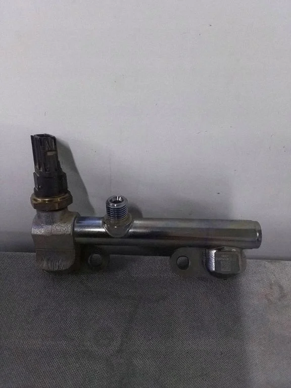 Subaru Forester SK Kraftstoffdruckregler 02A940K31E image 3