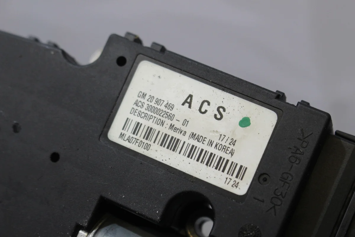 Opel Meriva B 1.7CDTI Motorkap Slot image 3