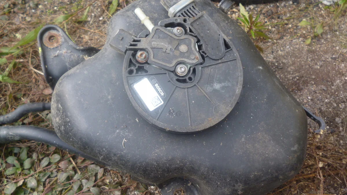 AdBlue Tank mit Pumpe Bosch A9064701815