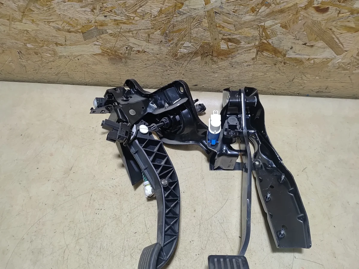 Pedal Embraiagem Ford S-Max Galaxy AG9N7B633GC image 3