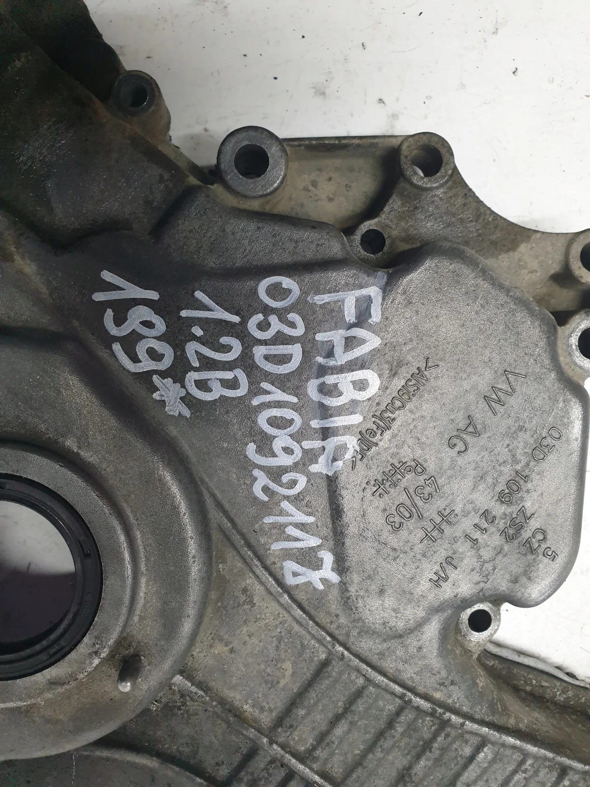 Zahnriemenabdeckung Skoda Fabia 1.2 03D109211J thumbnail 7