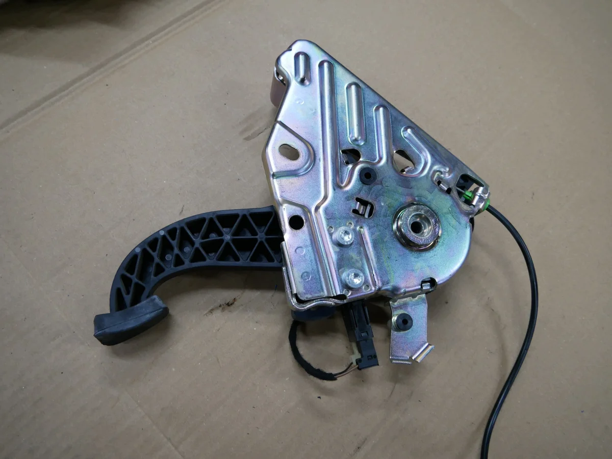 Mercedes W204 Handbremsseil Mechanismus image 4